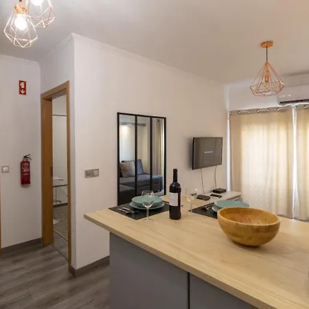 Cozy Flat Near Oura Apartman